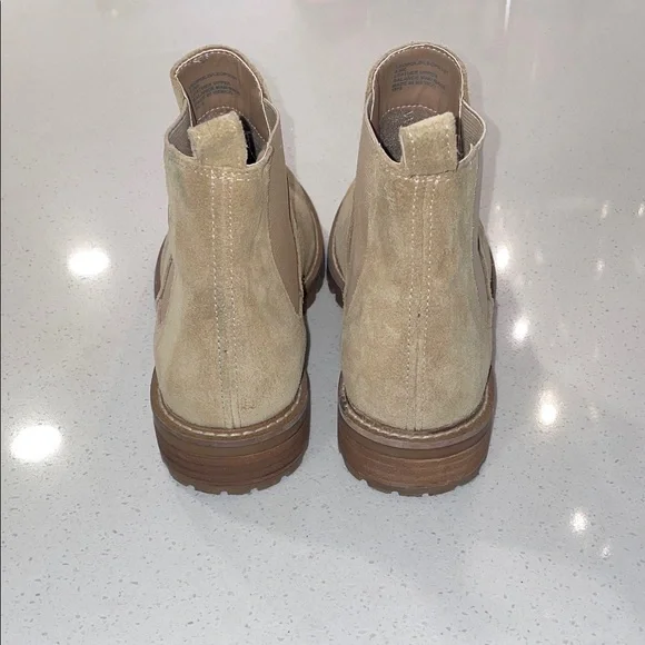 Steve Madden Women's Tan Suede Chelsea Boots - Picture 2 of 7